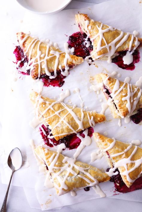 Easy Berry Turnovers - Wife Mama FoodieEmailFacebookInstagramPinterestTwitterYouTubeEmailFacebookInstagramPinterestTwitterYouTube Berry Turnovers, Berry Pancakes, Fruit Pastries, Dairy Free Cream Cheese, Puff Pastry Tart, Tart Baking, Breakfast Pastries, Pastry Tart, Oat Bars