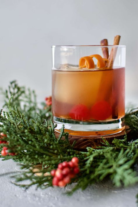 Sweet Old Fashioned Cocktail, Bourbon Holiday Drinks, Brown Sugar Bourbon Cocktail, Cranberry Old Fashioned, Brown Sugar Old Fashioned Cocktail, Bourbon Holiday Cocktail, Holiday Old Fashioned, Sweet Bourbon, Whiskey Recipes