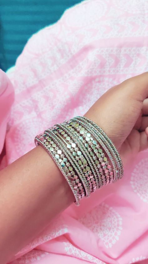 Bangles Asthetic Pic, Bangles Snap, Oxidised Bangles, Small Henna Designs, Small Henna, Bridal Mehndi Dresses, Desi Fits, Mehndi Dresses, Arabic Henna