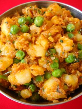 samosa-potato-curry Vegetable Samosa Recipe, Indian Dishes Recipes, Samosa Filling, How To Make Samosas, Vegetable Samosa, Samosa Recipe, Recipe Indian, Pakistani Food, India Food