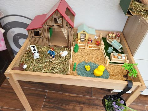 Farm Sensory Table, Ikea Flisat Table Ideas, Diy Farm Table, Farm Theme Preschool, Play Farm, Farm Craft, Kids Activity Table, Sensory Activities Toddlers, Daycare Activities