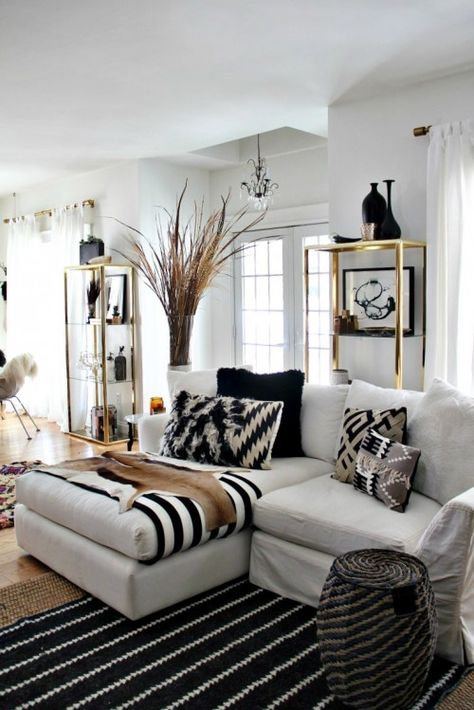 48 Black and White Living Room Ideas - Decoholic White Gold Bedroom, African Living Rooms, Black And White Living Room Decor, Gold Bedroom Decor, White Living Room Decor, Black And White Living Room, Gold Living Room, Black Living Room, Gold Bedroom