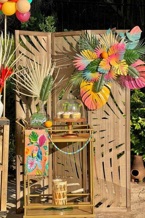 Don't miss this stunning summer tropical pool party! Love the party decor! See more party ideas and share yours at CatchMyPary.com Tropical Backyard Party, Tropical Pool Party, Tropical Garden Party, Pool Party Summer, Caribbean Party, Summer Party Ideas, Tropical Theme Party, Tropical Birthday Party, Luau Theme Party