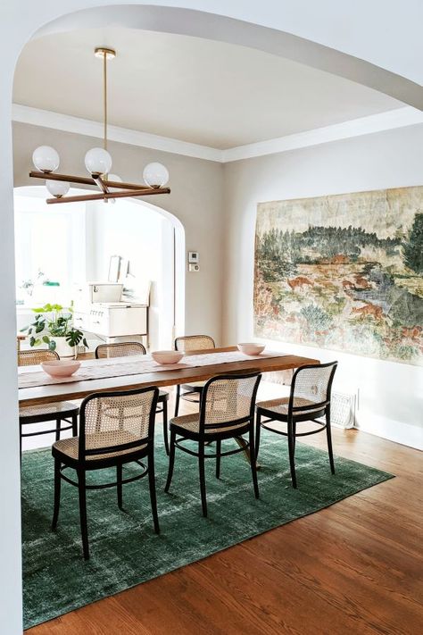 A rich green rug grounds this airy dining room. Photo by @thelittledovehome #vintagerug #interiorstyling #interiorinspo #designinspo #interiorstyle #interiordetails #revivalrugs #turkishrugs #ihaveathingforrugs #interiorstyling #interiorinspo #lovefordesigns #homedecor #homedesign #homeinspo #designideas #lonnyliving #inmyhouzz #houzz #interiordesign #rugshop #Fion #RevivalDistressed #RevivalLarge Dining Room Rug Size, Bright Dining Rooms, Green Dining Room, Dining Rug, Dining Room Cozy, Rug Dining Room, Casa Exterior, Green With Envy, Large Dining Room