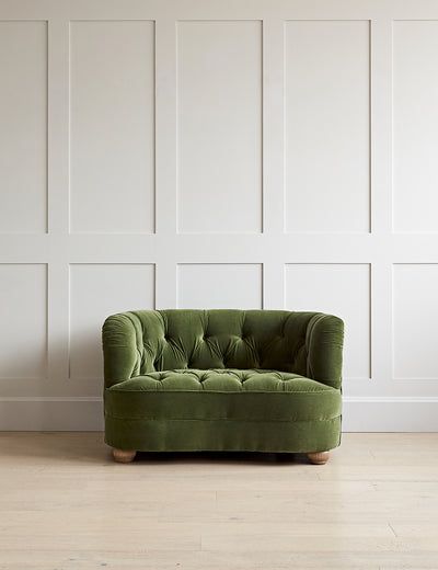 Green Love Seat, Squished Face, Sofa Outlet, Scandi Furniture, Vintage Leather Sofa, Single Seat Sofa, Snuggle Chairs, Oak Stool, Single Sofa Chair