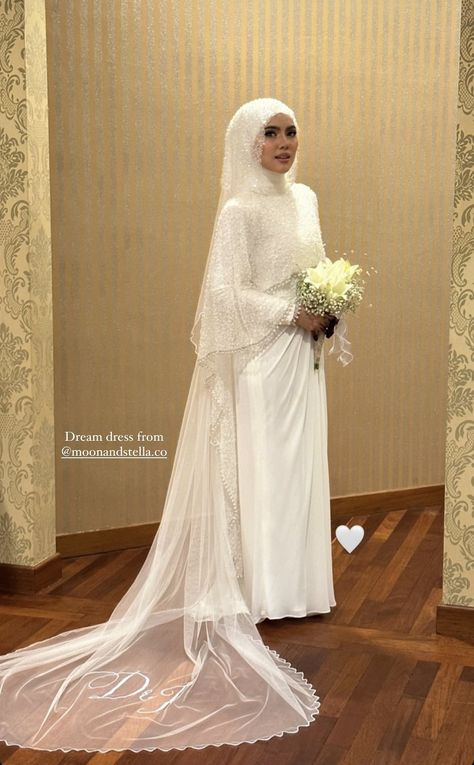 Hijabi Wedding Dress Desi, Modern Hijab Wedding Dresses, Nikah Hijab Style, Wedding Abaya Hijab Bride, Hijab Wedding Veil, Modest Nikkah Dress, Muslim Wedding Dress Hijab Bride Simple, Muslim Nikkah Dresses, Nikah Outfit Muslim Pakistani Bridal