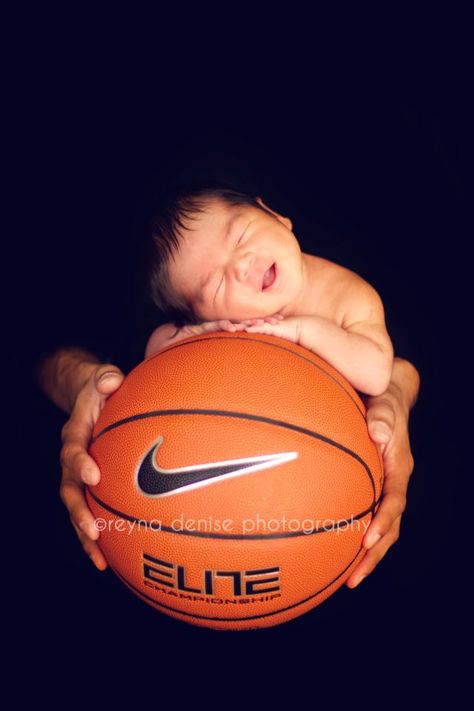 Basketball Baby Pictures, Baby Boy Basketball, Ball Pictures, Basketball Dunk, Baby Boy Newborn Pictures, Foto Newborn, Basketball Baby, Newborn Photography Boy, Baby Boy Pictures