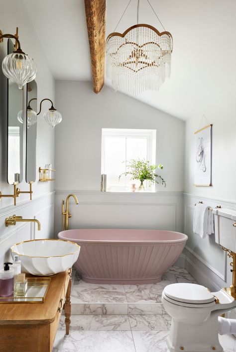 50 Ideas for small bathrooms: small bathroom design solutions | Homes & Gardens Corner Bath, Bold Decor, Pink Baths, Bad Inspiration, Budget Bathroom, Small Bathroom Design, Modular Furniture, Classic Decor, Free Standing Bath