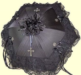 Gothic Umbrella, Lace Umbrella, Lace Parasol, Style Steampunk, Under My Umbrella, Victorian Goth, Umbrellas Parasols, Gothic Accessories, Victorian Lace