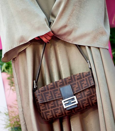 Best Fendi Bags: 8 Styles Worth Saving For | Who What Wear Vintage Fendi Baguette Outfit, Fendi Baguette Street Style, Fendi Baguette Outfit, Fendi Baguette Vintage, Hijab Jewelry, Vintage Fendi Baguette, Backpacks Designer, Fall Handbag Trends, Heart Bags