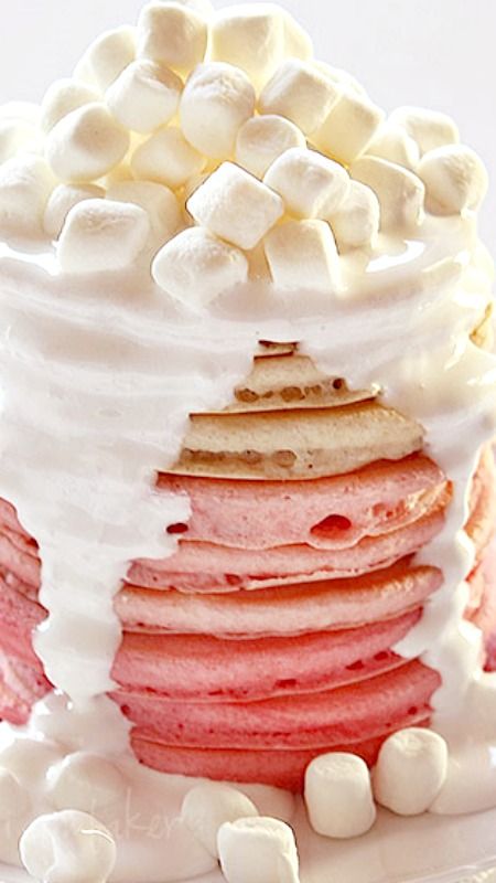 Pink Ombre Pancakes with Marshmallow Fluff Frosting Recipe ~ super fun, stylish and yummy Creative Pancake Recipes, Pancakes Art, Fluff Frosting, Marshmallow Fluff Frosting, Pink Pancake, Easter Breakfast, I Am Baker, Marshmallow Fluff, Cute Desserts