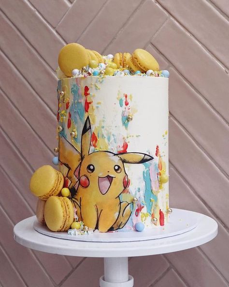 Butter and Sugar Cake Design az Instagramon: „✨💛 PIKACHU 💛✨ Painted Pokemon cake - there is something lovely about a aesthetically pleasing theme cake that makes me so happy. ❤️ Colour…” Pastel Pikachu, Pokemon Cake Ideas, Pikachu Cake Birthdays, Charizard Cake, Pastel Pokemon, Bolo Pikachu, Pokemon Cupcakes, Pokemon Themed Party, Pokemon Birthday Cake