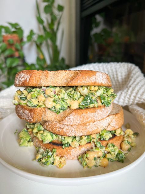 Chickpea Sandwich Vegan Chickpea Sandwich Vegan, Chickpeas Benefits, Chickpea Sandwich, Salad Meal Prep, Raw Recipes, Vegan Mayo, Dinner Meal Prep, Meat Substitutes, Recipes Vegan