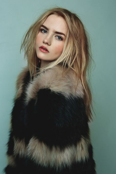 Maddie Hasson Maddie Hasson, Kate Spade Quotes, Betsy Braddock, Tatiana Maslany, Female Character Inspiration, Glitter Girl, Woman Crush, Photoshoot Poses, Face Claims