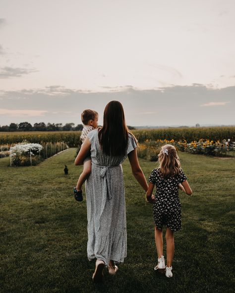 A sneak peek into the brand + family session for Airy Point Farms 🌸🌼🌻 If you haven’t been out to St Cloud to check out Nicole + Derek’s farm, you have the perfect opportunity this week Thursday for their Dahlia Days event! As soon as you step foot on their property, you feel the weight of the world lift from your shoulders. The landscape, the quietness, the beautiful florals, unique pumpkins, the sunset view, all of it makes you feel right at home. It’s truly amazing to see how Nicole + De... Weight Of The World, St Cloud, Sunset View, Sunset Views, Family Session, The Landscape, The Sunset, Sneak Peek, Dahlia