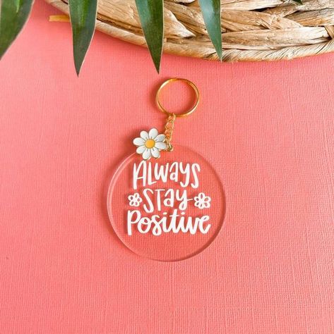 Inspirational Keychain Ideas, Vynil Keychain Ideas, Cute Cricut Keychains, Key Chains With Cricut, Small Business Items To Sell, Diy Keychain Cricut, Custom Acrylic Keychains, Cricut Key Chains, Things To Do With Cricut