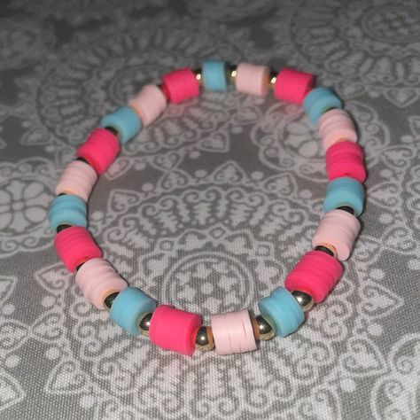 Homemade Clay Bead Bracelet. Hot Pink, Soft Pink, And Baby Blue. (Any Questions Comments Or Concerns Please Message Me) Pink Blue Bracelet, Bracelet Patterns Clay Beads, Preppy Bracelet Ideas, Pink Clay Bead Bracelet, Beaded Tutorials, Make Clay Beads, Clay Bead Bracelets, Clay Bracelets, Gold Stretch Bracelet