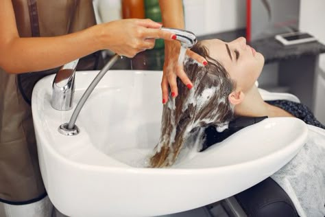 Woman washing head in a hairsalon Free P... | Free Photo #Freepik #freephoto #people #water #hand #woman Spa Images, Hair Toner, Good Shampoo And Conditioner, Hair Issues, Air Dry Hair, Hair Treatments, Hair Spa, Volumizing Shampoo, Running Water