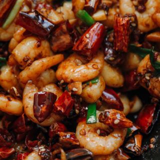 Szechuan Shrimp, Traditional Asian Dish, Sichuan Food, Asian Noodle Dishes, Wok Recipes, Asian Side Dishes, Shrimp Stir Fry, Easy Chinese Recipes, Asian Cooking