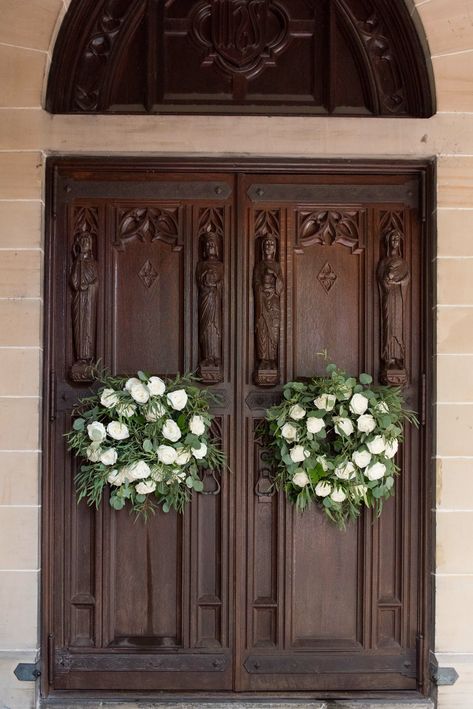 Wedding Wreaths For Door Church, Wedding Door Decorations, Elegant Southern Wedding, Rose Wreaths, Entrance Door Decor, Church Doors, Church Door, Church Wedding Flowers, Floral Archway