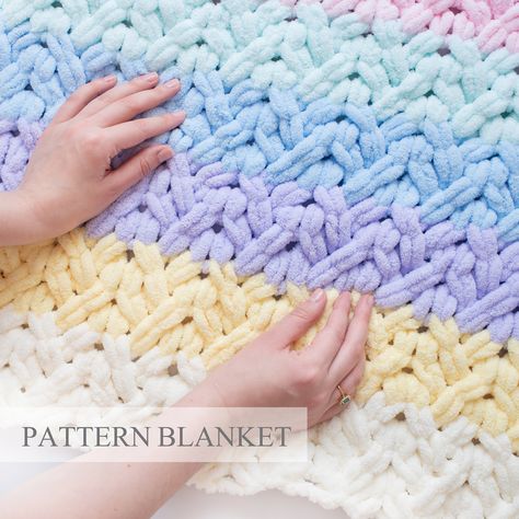 Loop Yarn Blanket Pattern, Finger Knit Blanket, Blanket Pattern Knitting, Loop Yarn Blanket, Cross Blanket, Braid Blanket, Knit Blanket Pattern, Simple Motif, Finger Knit