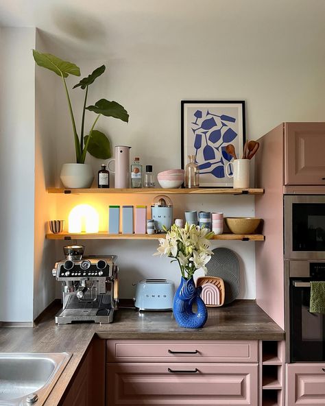 Kitchen With Low Ceiling, Decor Kitchen Ideas, Boston Apartment, Home Coffee Bar, Ideas Para Organizar, Future Apartment, Home Design Living Room, Apartment Decor Inspiration, Nyc Apartment