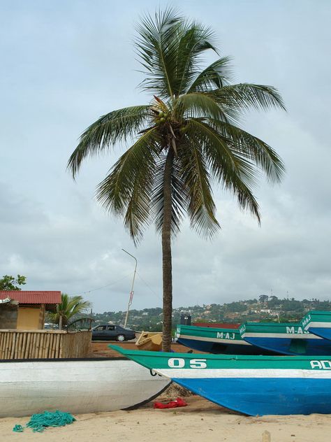 Lumley Beach Canoes - Freetown, Sierra Leone Western Sahara, Frequent Flyer Miles, Africa Do Sul, Out Of Africa, Canoes, Black Travel, Summer Dream, Ivory Coast, Africa Travel