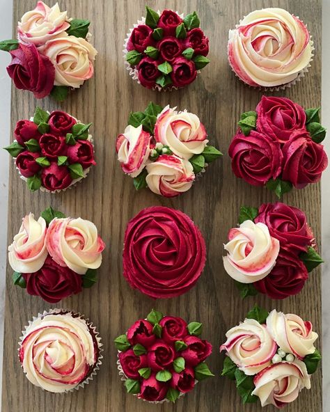 Red Flower Cupcakes Ideas, Cupcake Anniversary Ideas, Burgundy And Blush Cupcakes, Wedding Cupcakes Burgundy, Anniversary Cupcakes Ideas, Maroon Cupcakes, Anniversary Cupcake Ideas, Artistic Cupcakes, Burgundy Cupcakes