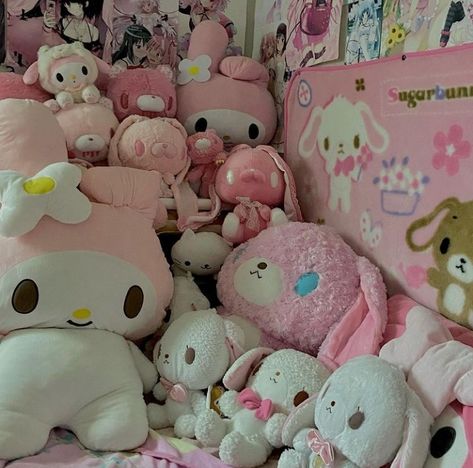 Kawaii Rooms, Cutecore Aesthetic, My Melody Plush, Melody Plush, Kawaii Outfit Ideas, Junk Ideas, Bunny Room, Pastel Minimalist, Hello Kitty Rooms