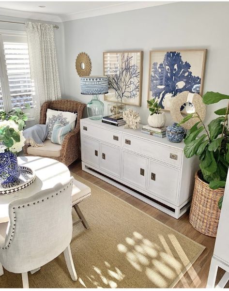 Hamptons Style Dining Room, Sideboard Decor Dining Room, Florida Home Decor, Front Living Room, Style Dining Room, Sideboard Decor, Style Sideboard, Dining Room Buffet, Hamptons Style