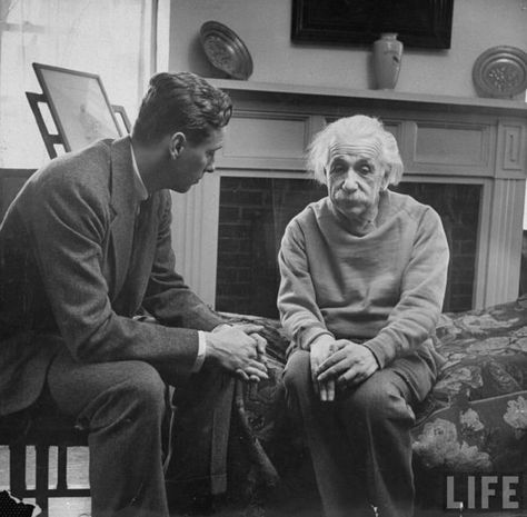 Albert Einstein and his therapist. Brilliance is one thing, but it is not human if you are not marred by some sort of difficulties. This picture is an inspiration - there should be no shame in getting help. I would love to pick Einstein's brain about his life and adventures. The Dictator, Alfred Eisenstaedt, Rare Historical Photos, Intelligent People, E Mc2, Interesting History, Historical Pictures, Life Magazine, Albert Einstein