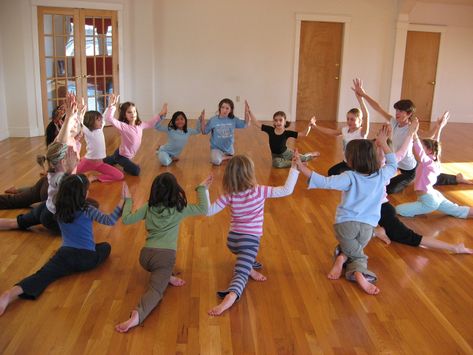 Kids Yoga Games, Dharma Yoga, Kid Yoga Lesson Plans, Yoga Place, Yoga Lesson Plans, Kids Yoga Classes, Yoga Girls, Family Yoga, Childrens Yoga