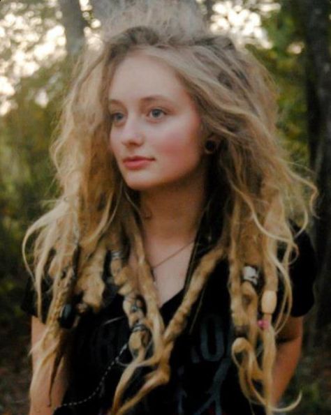 Fairie locks Fairy Locks Dreads, Blondie Locks Aesthetic, Hippy Dreadlocks, Fairy Locks, Dreadlock History, Mermaid Dreads Dreadlocks, Hairstyle Drawing, Green Hair Girl, Hippie Dreads