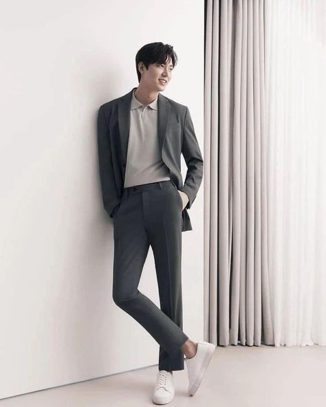 Office Outfit Men, Korean Fashion Kpop Bts, Men Formal Outfit, Korean Suit, Outfit Wishlist, Formal Attire For Men, Lee Min Ho Photos, Men Hairstyle, Minimalist Fashion Men