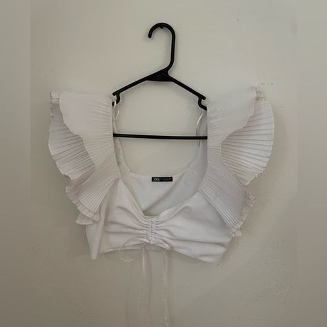 Zara mini white crop top.size,X-Small. Zara White Crop Top, Zara Mini, Zara White, White Crop, White Crop Top, Zara Tops, Crop Top, Stain, Zara