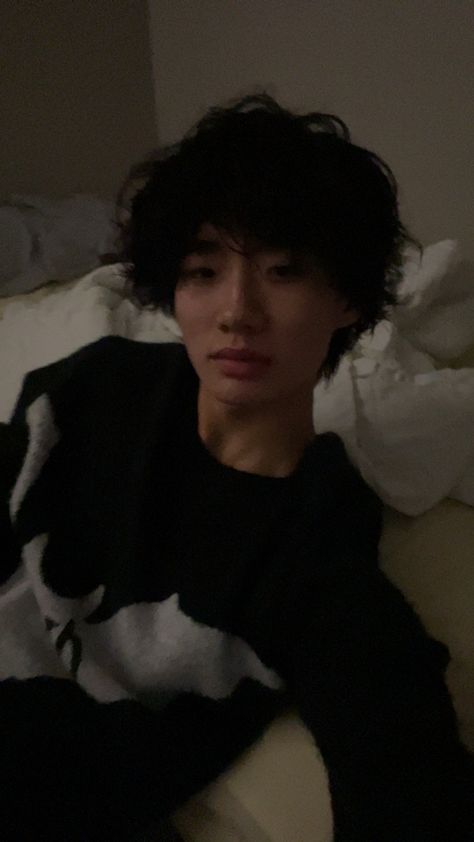 King Henry Tiktok Asian, 17 Year Cute Boy Pic, Asian Teenager Boy, Fine Asian Guys, Cute Asian Guy, Emo Asian Boy, Cute Asian Boys, Hayden Lee, Boys With Black Hair