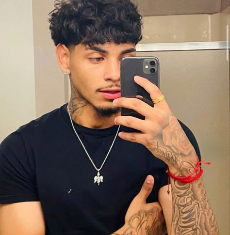 Mixed Guys Hairstyles, Slickbacks Men Mexican, Cholo Hairstyles Men, Mexican Men Haircut, Curly Edgar Cut, Hispanic Haircuts, Mexican Hairstyles Men, Edgar Mexican Boys, Cute Mexican Guys