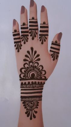 Hand Mehndi Designs, Mehndi Designs Simple, Back Hand Mehndi, New Mehndi, Simple Mehendi Designs, Simple Arabic Mehndi Designs, Designs Mehndi, Tato Henna, Beginner Henna Designs