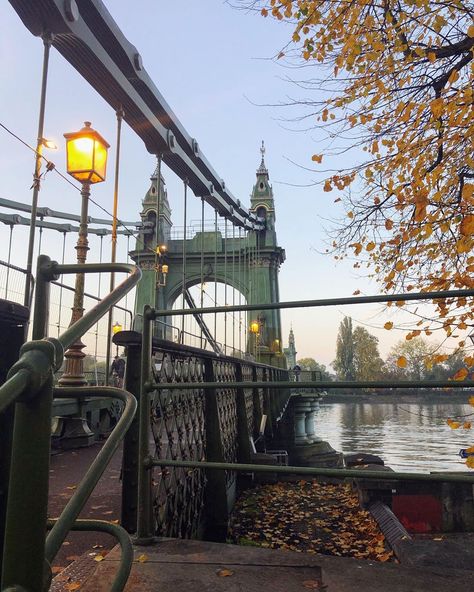 Aubrey Mark on Instagram: “Good morning 🌞 ⁣ .⁣ .⁣ .⁣ .⁣ .⁣ .⁣ .⁣ .⁣ #goodmorning #hammersmithbridge #hammersmith #westlondon #london #thamespath #riverthames…” Hammersmith London, Bay Bridge, Brooklyn Bridge, Good Morning, London, Collage, On Instagram, Pins, Instagram