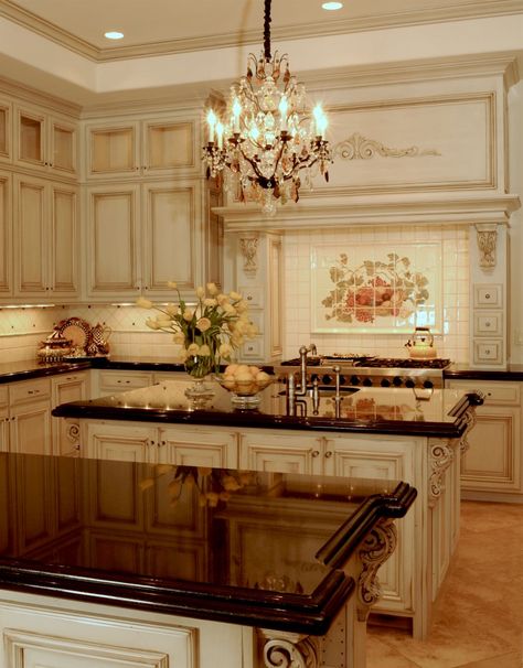 Spanish Colonial Kitchen, French Country Kitchen Cabinets, Cocina Shabby Chic, Colonial Kitchen, Country Kitchen Cabinets, French Country Bathroom, Country Kitchen Designs, French Country Kitchens, Tuscan Kitchen