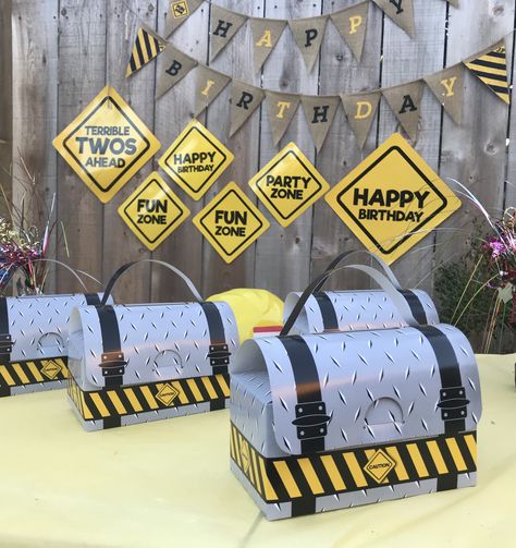 Construction Theme Party Decorations, Construction Zone Party, Construction Birthday Decorations, Construction Party Favors, Dessert Design, Construction Theme Birthday Party, Construction Theme Party, Toddler Birthday Party, Party Dessert Table