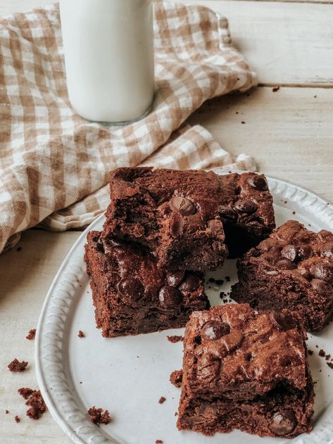 Sweet Laurel, Chocolate Chunk Brownies, Perfect Brownies, Double Chocolate Brownies, Low Carb Brownies, Grain Free Desserts, Dessert Cookbooks, Keto Brownies, Chocolate Chunk