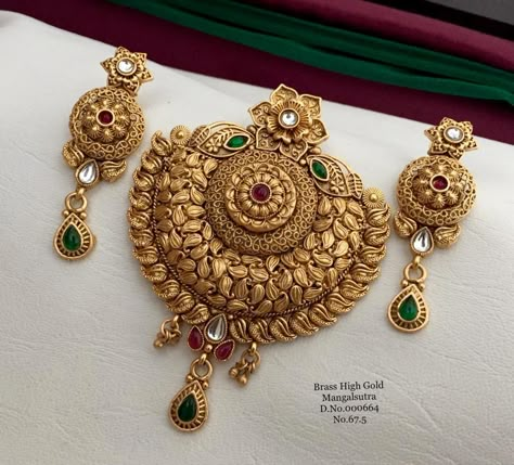 Gold Pendent Set, Pendal Set, Bridal Foot Jewelry, Indian Gold Necklace Designs, Indian Gold Necklace, White Beaded Necklace, Pendent Set, Gold Pendent, Antique Gold Earrings