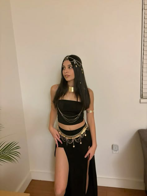 #halloweencostumeideas #cleopatra #halloween Fani Bani Nail, Halloween Costumes Egypt, Cleopatra Halloween Costume Couple, Egyptian Halloween Costume Women, Egypt Halloween Costume, Halloween Costumes Women Cleopatra, Cleópatra Costume Outfit Halloween, Costume Party Costume Ideas, Egypt Costume Women