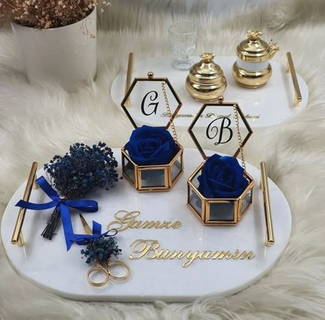 Ring Box Wedding Diy, Diy Engagement Decorations, Engagement Party Photo Ideas, Wedding Cards Images, Engagement Ring Platter, Wedding Gift Hampers, خواتم خطوبة, Wedding Favours Magnets, Ring Platter