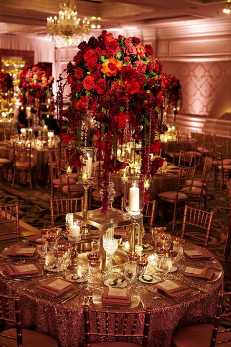 Wedding Cakes Red, Red Rose Centerpiece, Red Rose Wedding Cake, Red Quinceanera Ideas, Red Roses Centerpieces, Red Gold Wedding, Gold Reception, Rose Centerpiece, Red Centerpieces