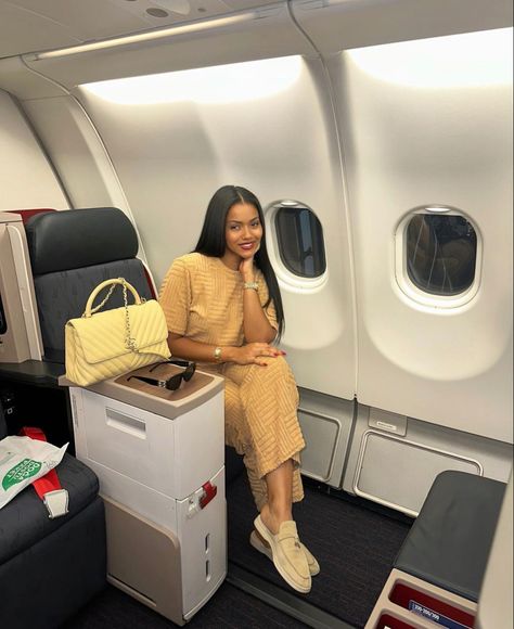 Casual Plane Outfit, Travel Outfit Ideas, Plane Outfit, Private Jet Travel, Cute Travel Outfits, Luxury Lifestyle Aesthetic, Kaftan Designs, Luxury Lifestyle Women, Outfit Travel