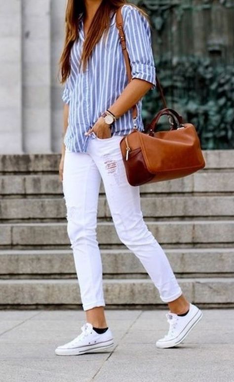 Moda Casual Chic, Outfits With Striped Shirts, Converse Outfits, Casual Chic Summer, Look Jean, White Jeans Outfit, Style Casual Chic, Jeans Outfit Women, Womens Fashion Casual Winter