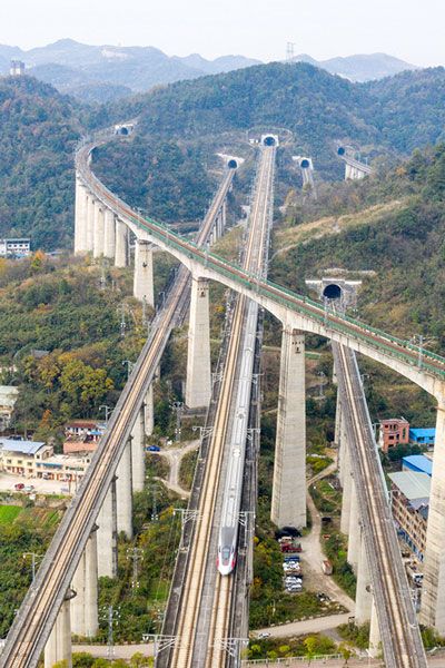 Bridges Architecture, High Speed Train, Bridge Structure, Magnetic Levitation, Railway Bridges, Railroad Photos, Road Construction, Amazing Buildings, Train Pictures