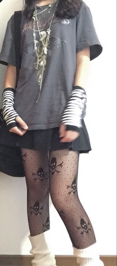 Grudge Aesthetics Outfits, Grunge Outfits Girl, Soft Grunge Outfit, Grunge Fits, Grunge Outfit, Fit Ideas, Swaggy Outfits, Goth Outfits, Pastel Goth